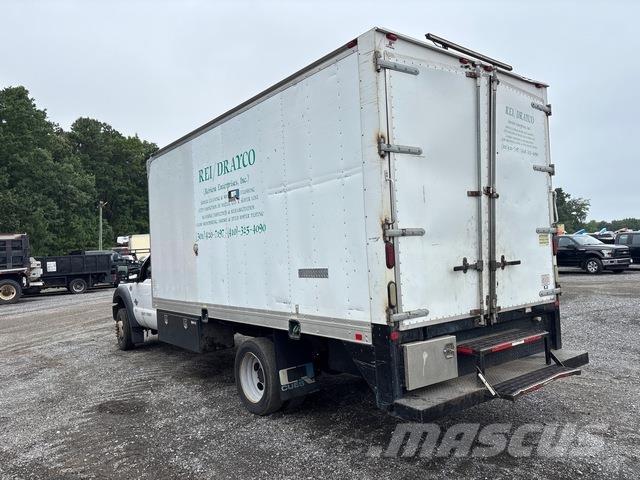 Ford F-550 Furgoonautod