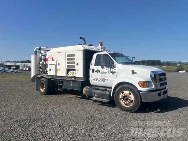 Ford F-650 Roomikekskavaatorid