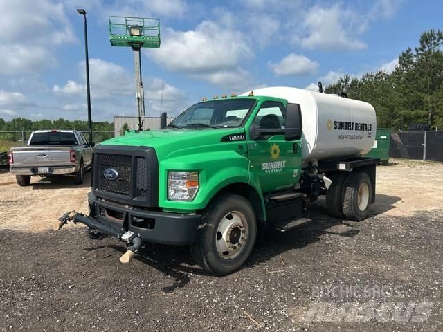 Ford F-650 Veepaagiga autod