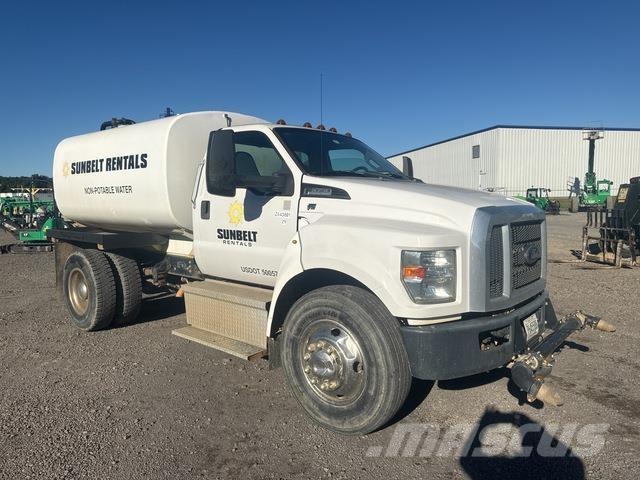 Ford F-650 Veepaagiga autod