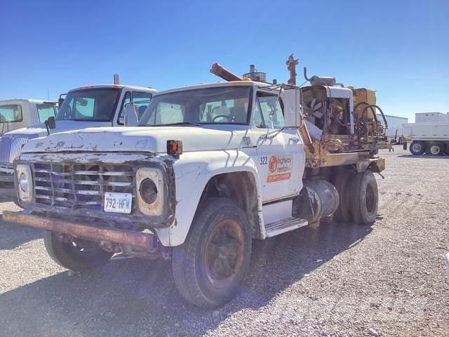 Ford F-700 Puurmasinad