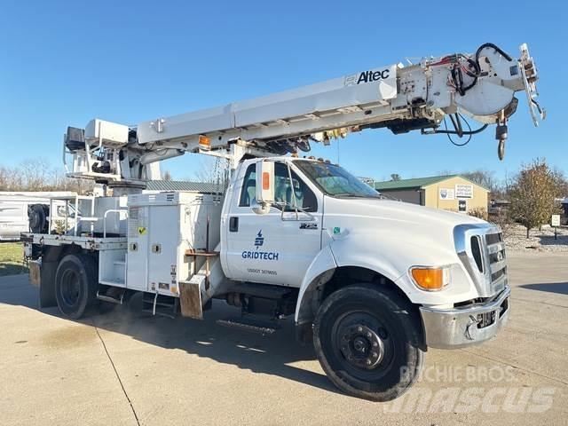 Ford F-750 Puurmasinad