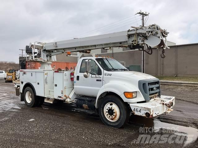 Ford F-750 Puurmasinad