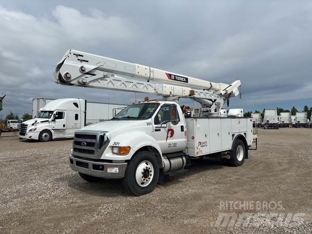 Ford F-750 Auto korvtõstukid