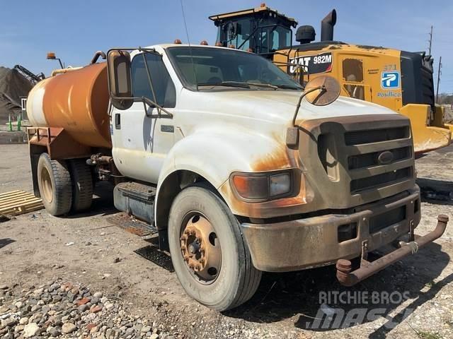 Ford F-750 Veepaagiga autod