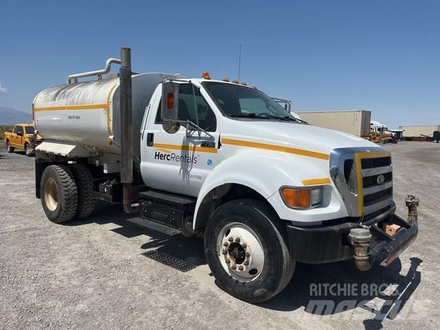 Ford F-750 Veepaagiga autod