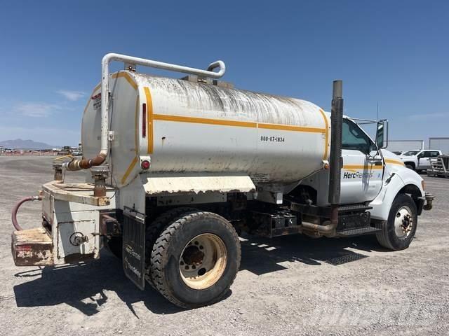 Ford F-750 Veepaagiga autod