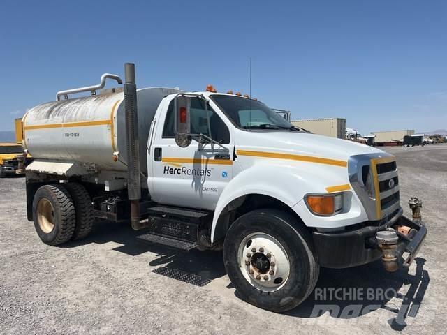 Ford F-750 Veepaagiga autod