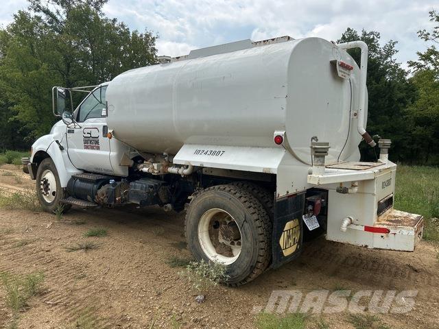 Ford F-750 Veepaagiga autod