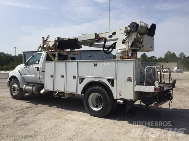 Ford F-750 Puurmasinad