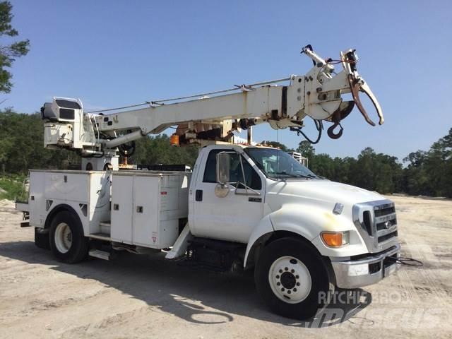 Ford F-750 Puurmasinad