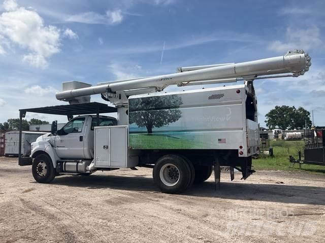 Ford F-750 Auto korvtõstukid