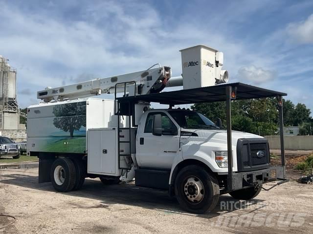 Ford F-750 Auto korvtõstukid