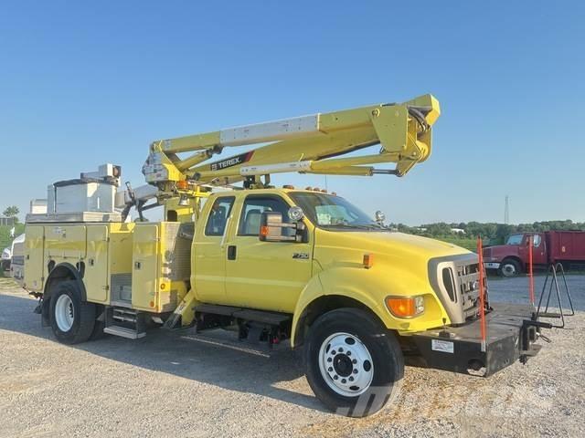 Ford F-750 Auto korvtõstukid
