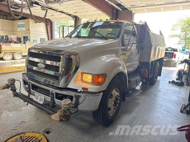 Ford F-750 Veepaagiga autod