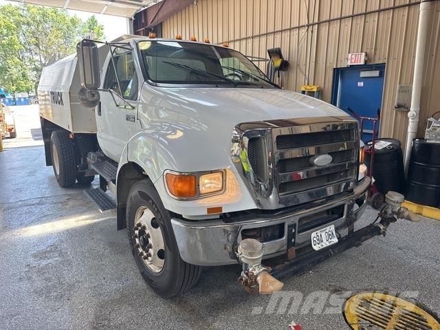 Ford F-750 Veepaagiga autod
