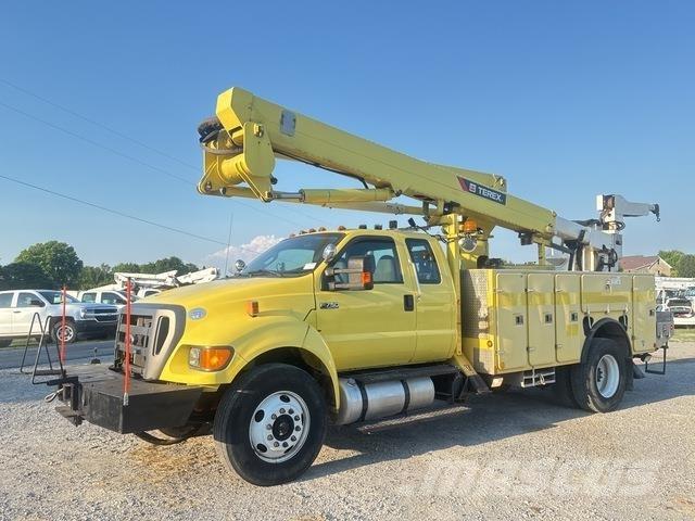 Ford F-750 Auto korvtõstukid
