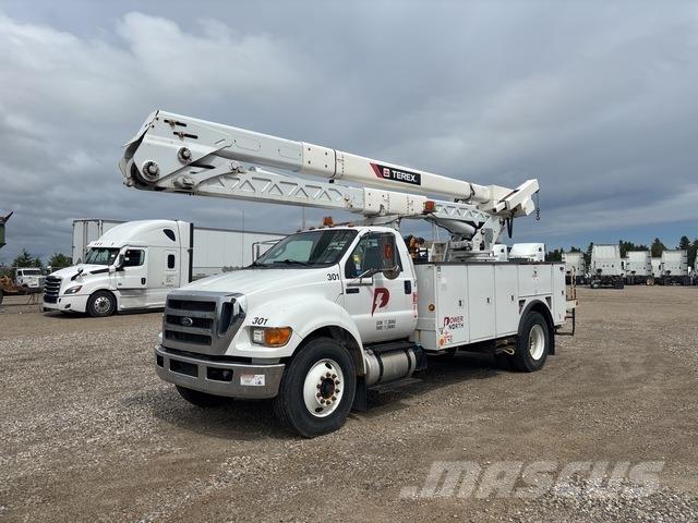 Ford F-750 Auto korvtõstukid
