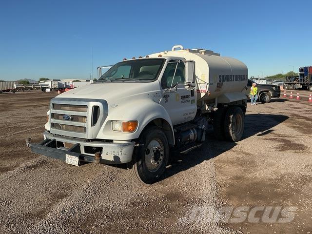 Ford F-750 Veepaagiga autod