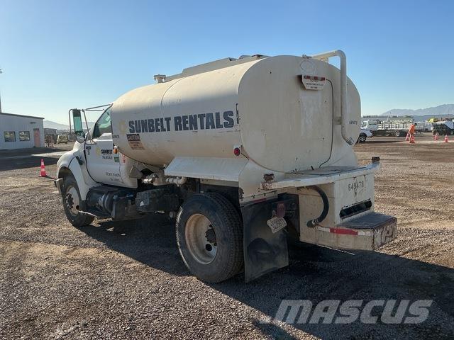 Ford F-750 Veepaagiga autod