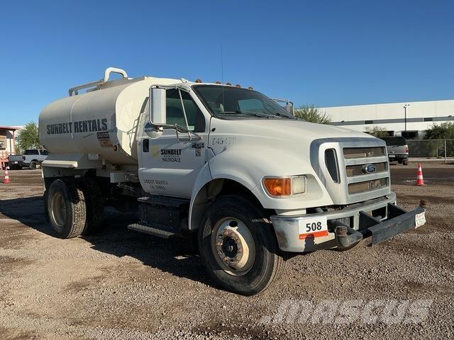 Ford F-750 Veepaagiga autod