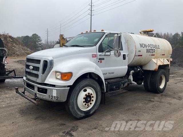 Ford F-750 Veepaagiga autod