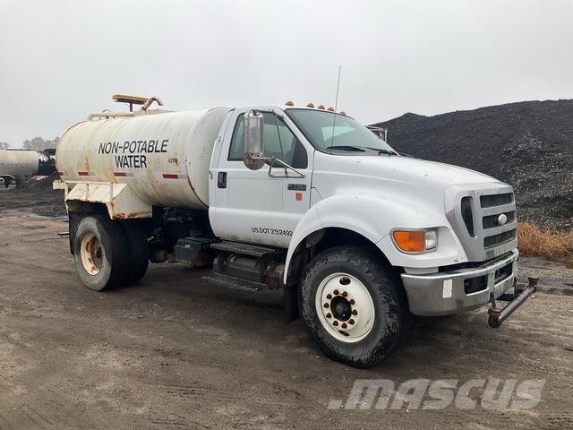 Ford F-750 Veepaagiga autod
