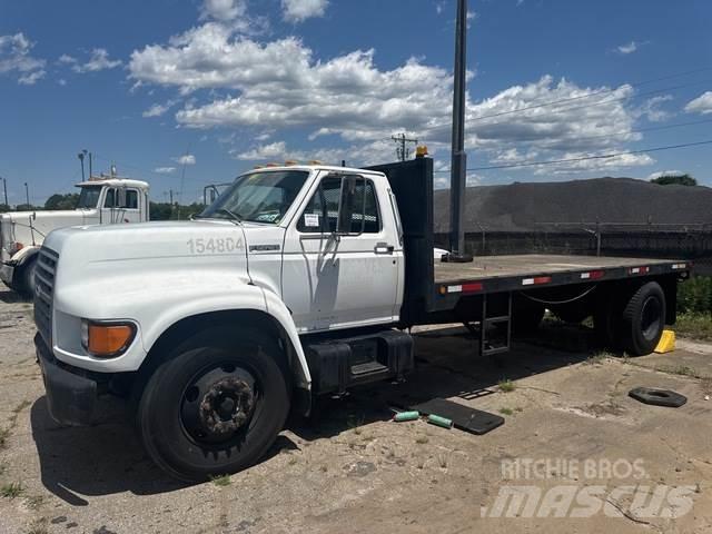 Ford F-800 Madelautod