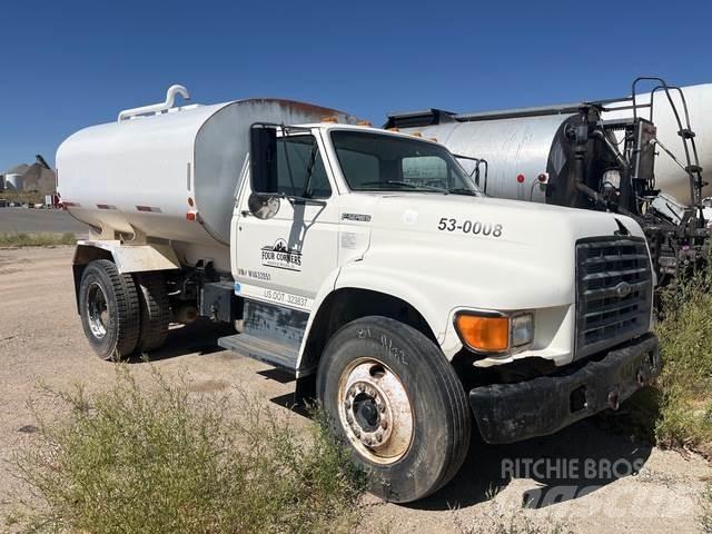 Ford F-800 Veepaagiga autod
