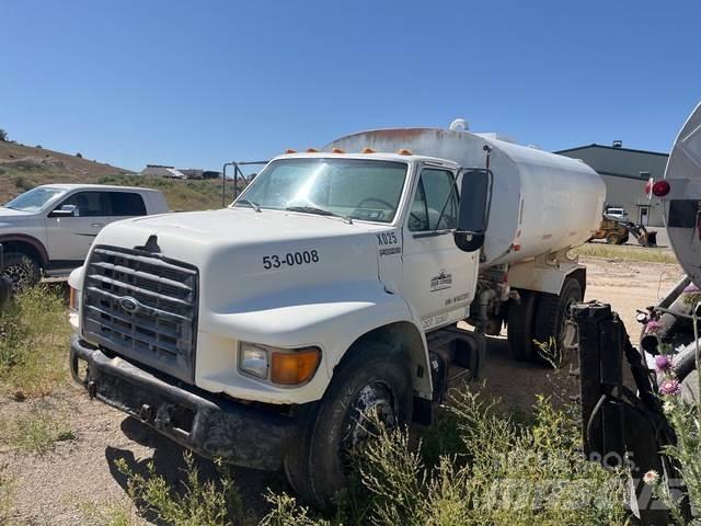 Ford F-800 Veepaagiga autod