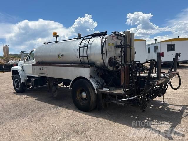 Ford F700 Betooniveokid