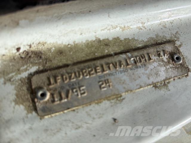 Ford L8000 Veepaagiga autod