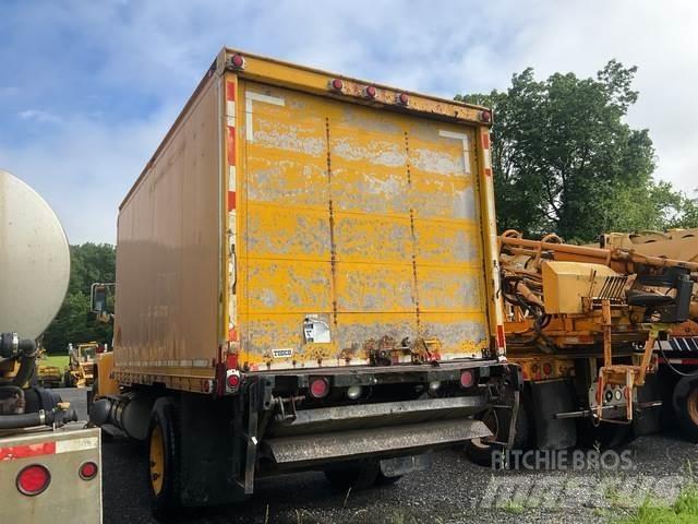 Ford L8000F Furgoonautod