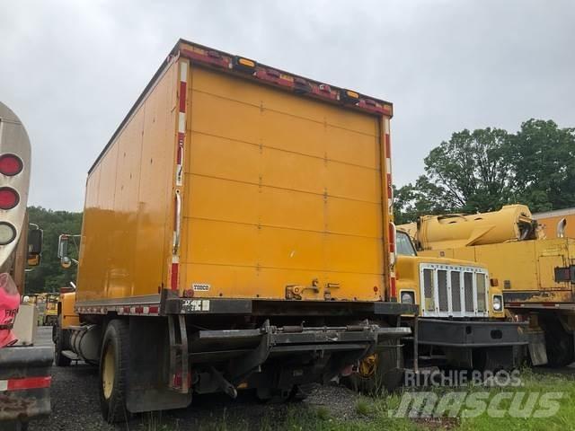 Ford L8000F Furgoonautod