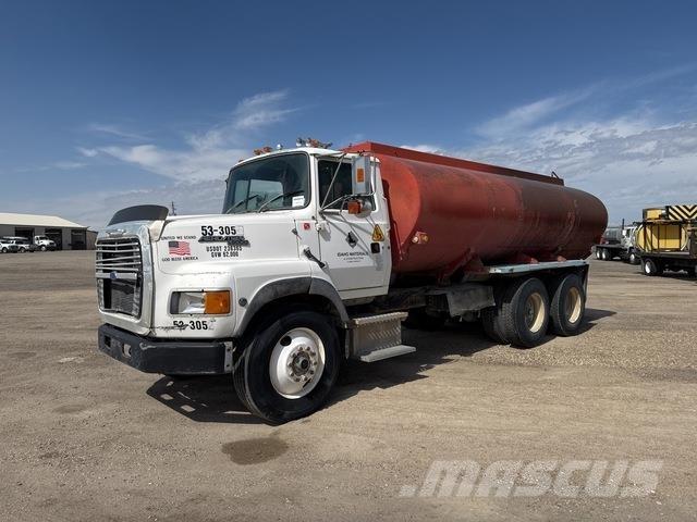 Ford L9000 Veepaagiga autod