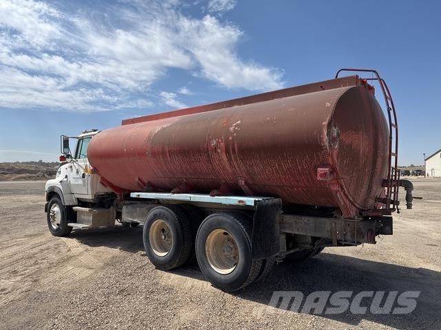 Ford L9000 Veepaagiga autod
