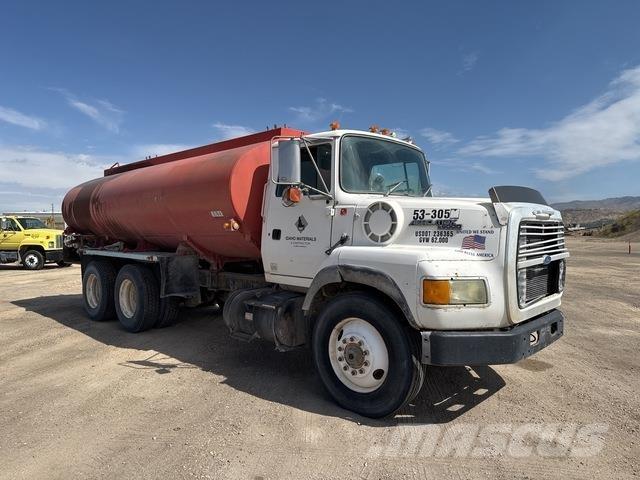 Ford L9000 Veepaagiga autod