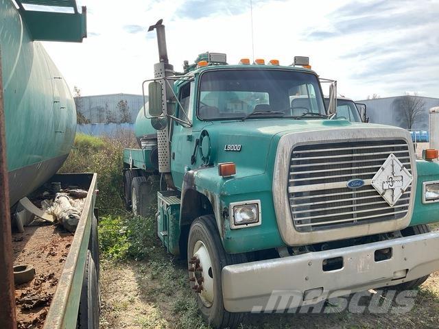 Ford L9000 Veepaagiga autod