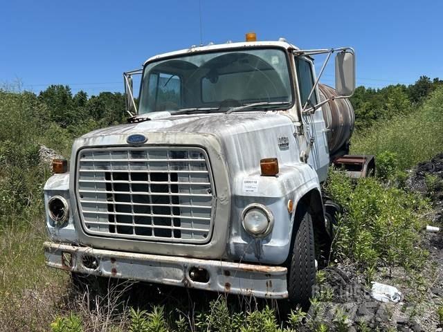 Ford LN7000 Veepaagiga autod