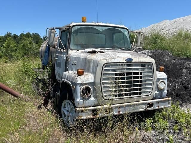 Ford LN7000 Veepaagiga autod