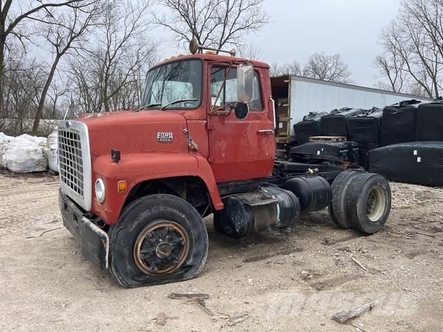Ford LN8000 Sadulveokid