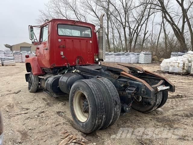 Ford LN8000 Sadulveokid