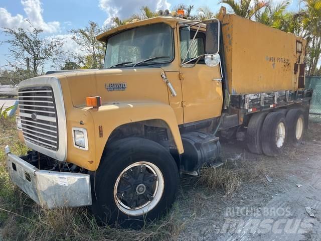 Ford LT8000 Veepaagiga autod