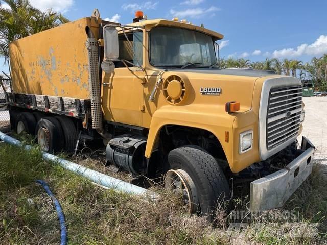 Ford LT8000 Veepaagiga autod