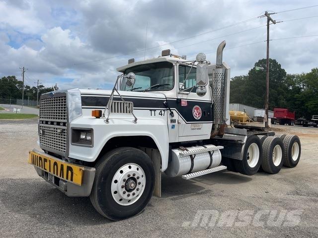 Ford LTL9000 Sadulveokid