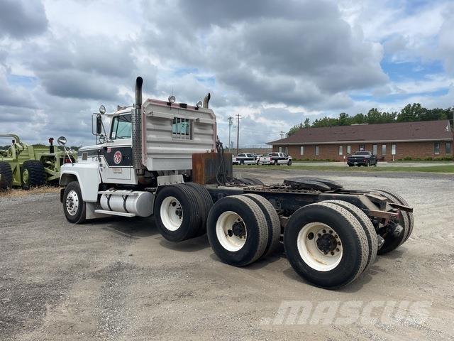 Ford LTL9000 Sadulveokid