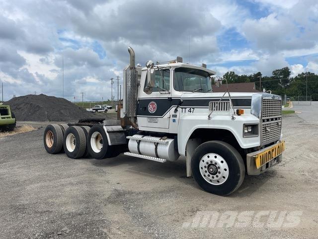 Ford LTL9000 Sadulveokid
