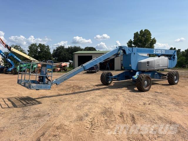 Genie Z-135 Iseliikuvad poomtõstukid