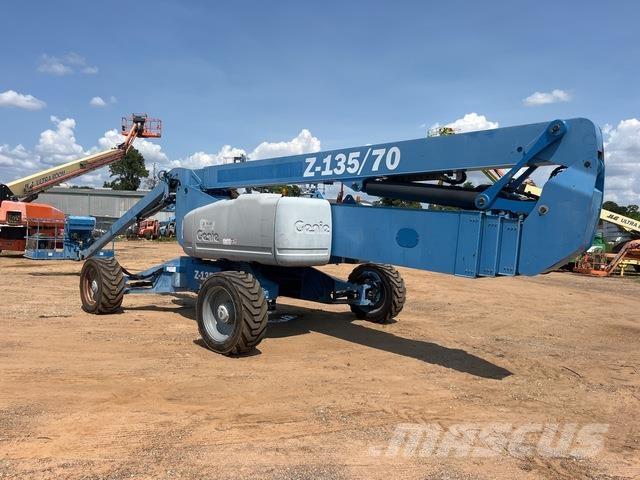 Genie Z-135 Iseliikuvad poomtõstukid