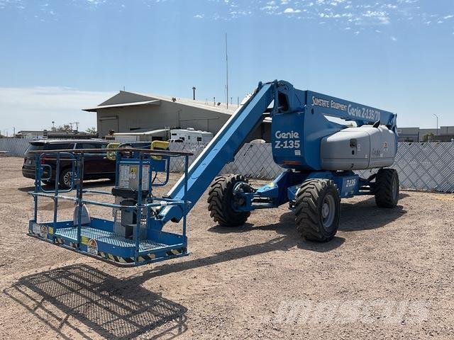 Genie Z-135 Iseliikuvad poomtõstukid